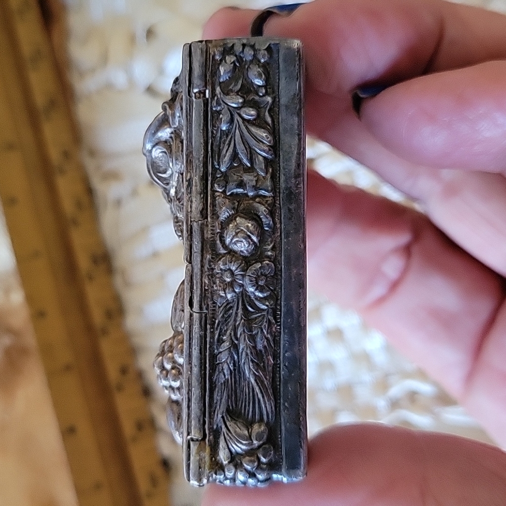 Silver 2 sided pillbox - Picture 10 of 13